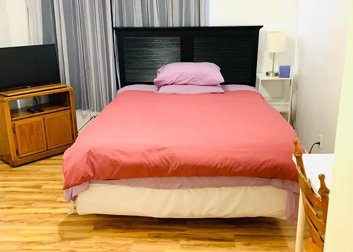B5 A Private In Downtown With Desk And Wi-fi Near Everything *